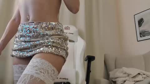 Snapshot of selena_rase chatting on January 6, 12:24 pm Selena online show from January 6, 12:24 pm