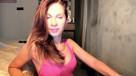 Snapshot of selena_rase chatting on October 5, 4:27 pm Selena online show from October 5, 4:27 pm