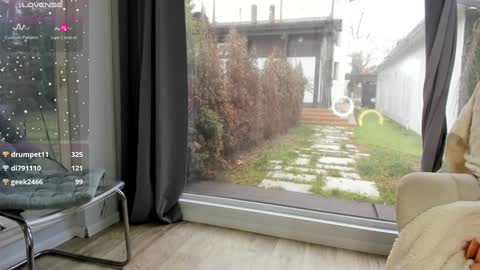 Snapshot of selena_reeves chatting on December 30, 10:53 am Selena online show from December 30, 10:53 am