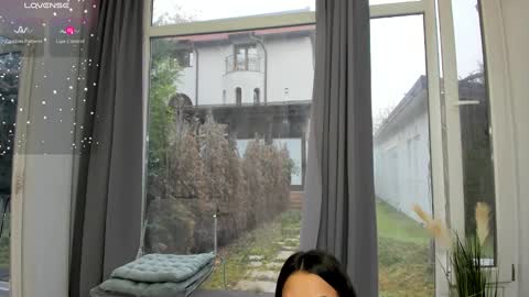 Snapshot of selena_reeves chatting on January 31, 10:20 am Selena online show from January 31, 10:20 am