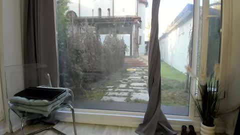 Snapshot of selena_reeves chatting on February 10, 1:01 pm Selena online show from February 10, 1:01 pm