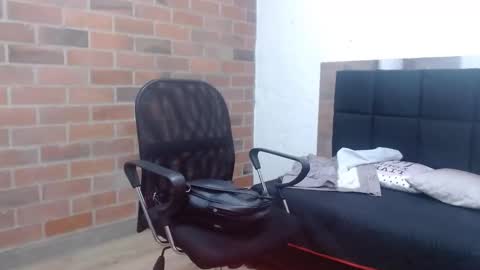 Snapshot of selena_tits_ chatting on October 6, 1:03 am Selena online show from October 6, 1:03 am