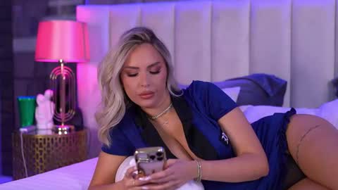 Selena online show from April 25, 7:00 am