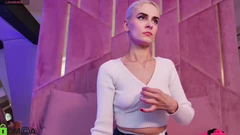 Snapshot of selenadaze chatting on November 4, 4:33 am Selena online show from November 4, 4:33 am