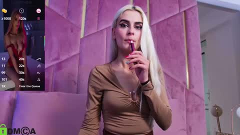 Snapshot of selenadaze chatting on November 10, 5:06 am Selena online show from November 10, 5:06 am