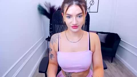 selenaemoore online show from September 17, 4:58 am