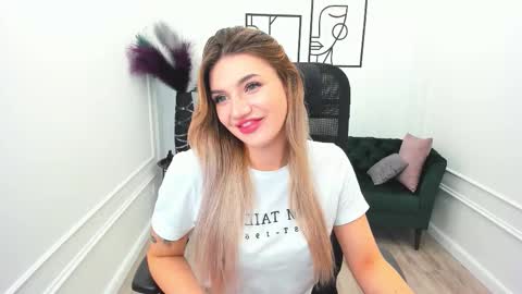 selenaemoore online show from September 28, 7:41 pm