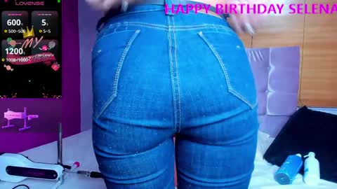 Snapshot of selenakyle92_ chatting on February 1, 6:51 pm Selena online show from February 1, 6:51 pm