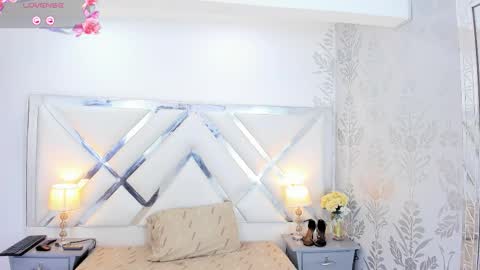 Snapshot of selenareyess chatting on November 23, 12:49 pm Selena reyess online show from November 23, 12:49 pm