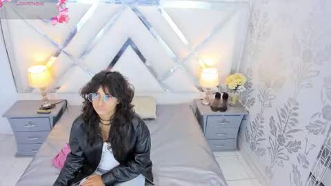 Snapshot of selenareyess chatting on December 5, 12:14 pm Selena reyess online show from December 5, 12:14 pm