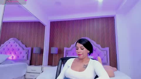 selenastonne online show from November 8, 9:46 pm