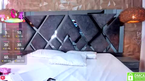 selene__lopez_ online show from December 14, 8:02 pm