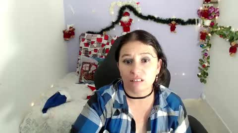 Snapshot of selene_mom chatting on December 23, 5:22 pm selene online show from December 23, 5:22 pm