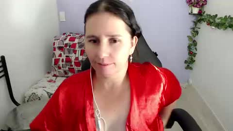 Snapshot of selene_mom chatting on January 18, 8:19 pm selene online show from January 18, 8:19 pm