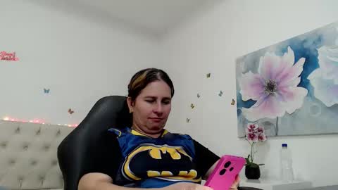Snapshot of selene_mom chatting on April 25, 1:52 pm selene online show from April 25, 1:52 pm