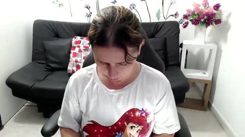 Snapshot of selene_mom chatting on May 9, 12:10 pm selene online show from May 9, 12:10 pm
