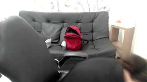 Snapshot of selene_mom chatting on May 18, 1:28 pm selene online show from May 18, 1:28 pm
