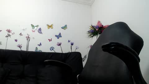 Snapshot of selene_mom chatting on June 6, 3:17 pm selene online show from June 6, 3:17 pm