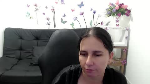 Snapshot of selene_mom chatting on June 8, 1:11 pm selene online show from June 8, 1:11 pm