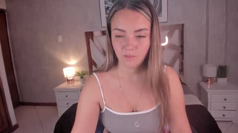 Snapshot of selene_velvett chatting on March 14, 2:11 pm Selene online show from March 14, 2:11 pm