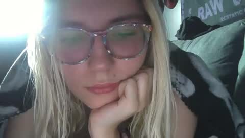 Snapshot of selenebaby chatting on January 1, 2:20 pm Selene online show from January 1, 2:20 pm