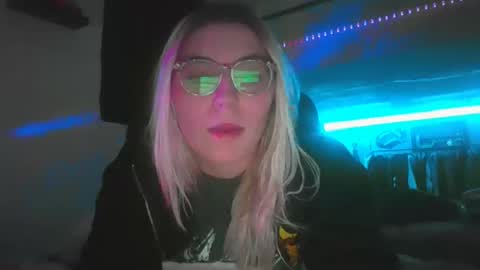 Snapshot of selenebaby chatting on January 7, 2:10 am Selene online show from January 7, 2:10 am