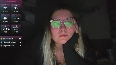 Snapshot of selenebaby chatting on October 9, 5:05 am Selene online show from October 9, 5:05 am