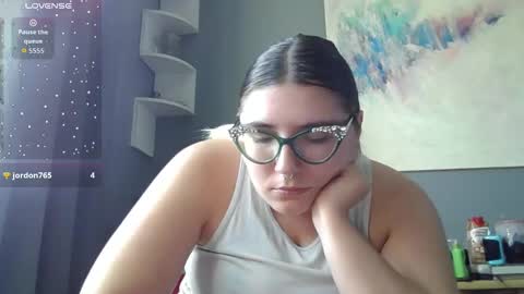 Snapshot of selenebaby chatting on October 17, 5:59 pm Selene online show from October 17, 5:59 pm