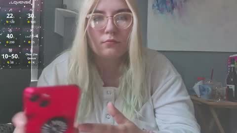 Selene online show from April 4, 3:31 pm