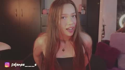 Snapshot of selenee___e chatting on January 15, 4:15 am selene online show from January 15, 4:15 am