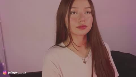 Snapshot of selenee___e chatting on February 19, 2:12 am selene online show from February 19, 2:12 am