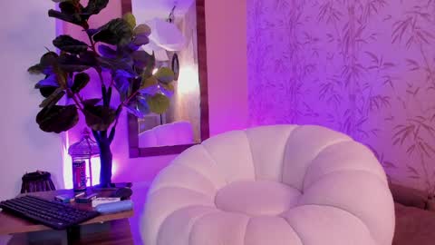 selenenorth online show from April 8, 4:12 am