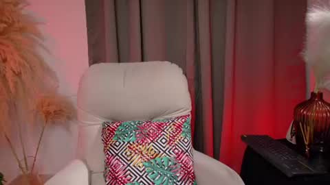 Snapshot of selenenova chatting on July 14, 6:02 pm Selene Nova online show from July 14, 6:02 pm
