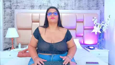 Selenna Cooper online show from December 5, 11:30 am