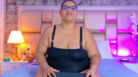 Selenna Cooper online show from April 19, 11:42 am