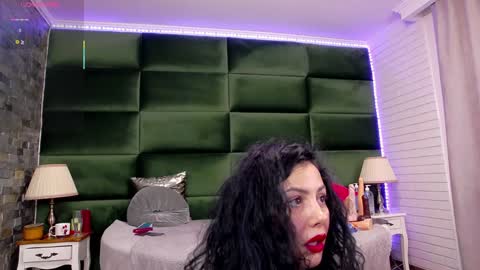 Snapshot of selensummer chatting on February 5, 7:39 am Selen online show from February 5, 7:39 am
