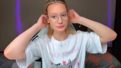 Simon and Alice online show from September 13, 9:36 pm