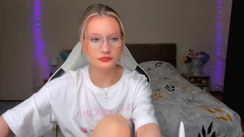 Simon and Alice online show from September 23, 8:12 pm