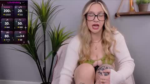 Snapshot of selina_thick chatting on October 24, 3:14 am Selina Mae online show from October 24, 3:14 am