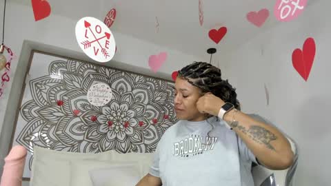 Snapshot of selket_ chatting on February 4, 10:54 am Selket online show from February 4, 10:54 am