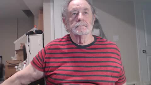 Snapshot of selkie2s chatting on December 18, 11:33 pm selkie2s online show from December 18, 11:33 pm