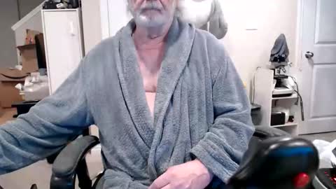 Snapshot of selkie2s chatting on April 18, 3:05 pm selkie2s online show from April 18, 3:05 pm