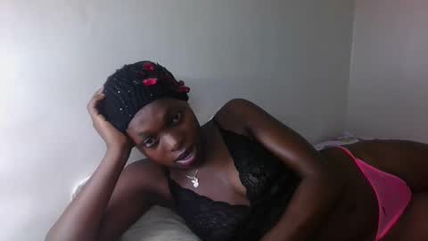 Snapshot of sellinprinces chatting on October 17, 10:45 pm sellinprinces online show from October 17, 10:45 pm