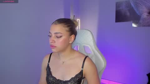 Snapshot of selyn_ chatting on December 4, 2:04 pm Selyn online show from December 4, 2:04 pm