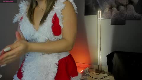 Snapshot of selyn_ chatting on December 7, 11:40 am Selyn online show from December 7, 11:40 am