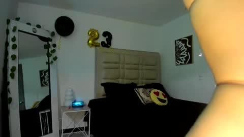Snapshot of selyn_ chatting on October 16, 12:06 pm Selyn online show from October 16, 12:06 pm