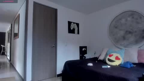 Selyn online show from March 20, 6:02 pm