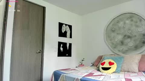 Selyn online show from April 14, 1:06 pm