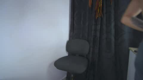 sem_alas online show from April 21, 1:42 am