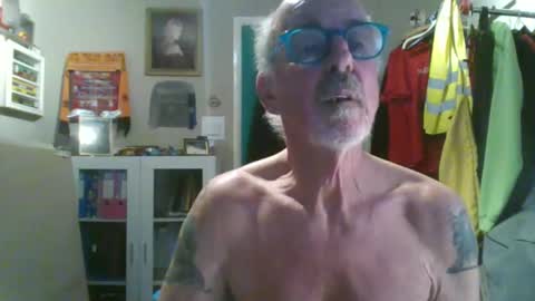 Snapshot of semajstretsa chatting on March 18, 11:08 pm frederick online show from March 18, 11:08 pm